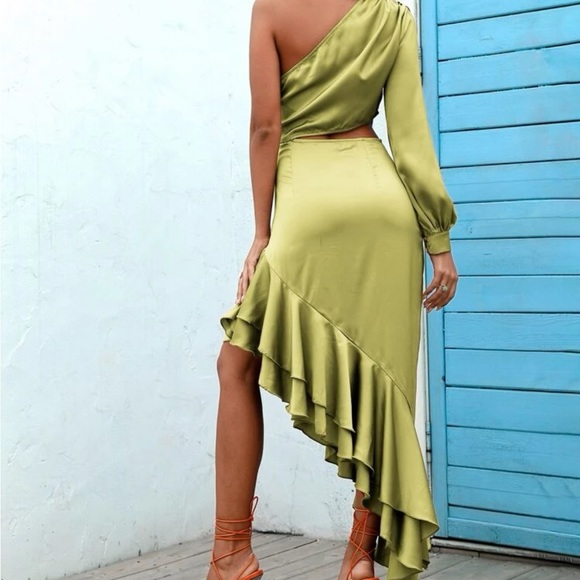 Green one shoulder cut out ruffle dress - Picture 5 of 6